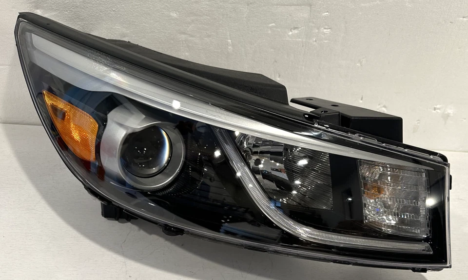 Conjunto de faros RH KIA SEDONA 2015-18 PIEZA DE FABRICANTE ORIGINAL # 92102-A9 Foto 2 de 4