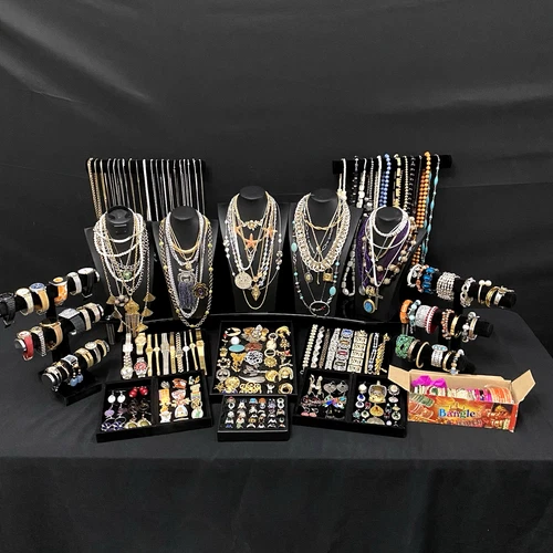 229 pc Antique Vintage Estate Costume Jewelry Some Signed. Lot 702