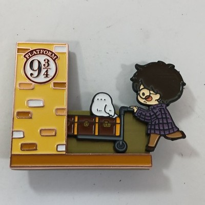 Harry Potter pin Platform 9 3/4 three quarters King's Cross station train Chibi