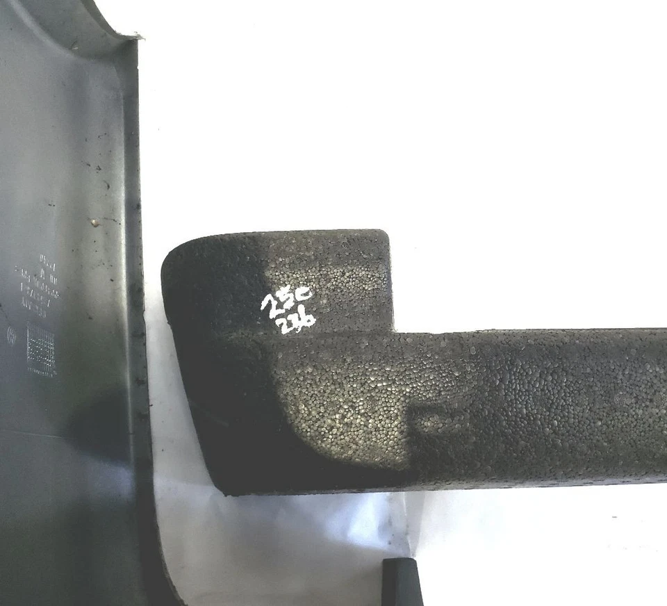 1998 2003 Volkswagen Eurovan OEM Rear Bumper With Lights Silver - Imagem 2 de 4