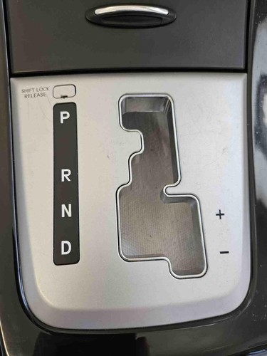 2011-12 Hyundai Elantra 4dr SEDAN auto trans shifter trim w/o navigation - Picture 7 of 17