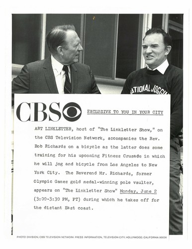ART LINKLETTER & REV. BOB RICHARDS (1969) ~ ORIGINAL PUBLICITY PHOTO 8X10 B&W - Picture 2 of 3