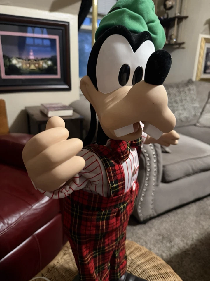 "Figura de Navidad Goofy animada de Disney Store - 24"" - De colección - Funciona muy bien" Foto 2 de 4