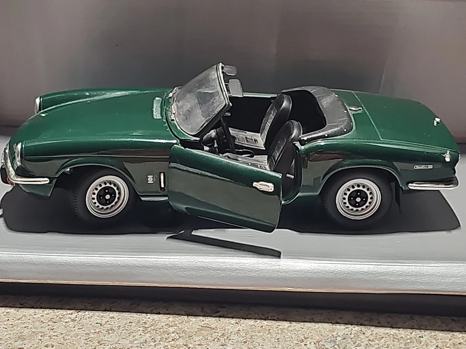 Chrono 1970 Triumph Spitfire MK IV Convertible 1:18 Scale Die Cast Car - Image 3 of 4