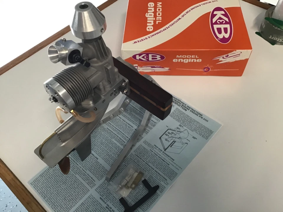 K&B 11 ccm Außenborder, NOS 0,67 Nitro Außenborder für RC Tunnelboot