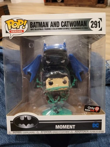 Funko #291 BATMAN AND CATWOMAN "MOMENT" FREE SHIP LOWER 48 STATES