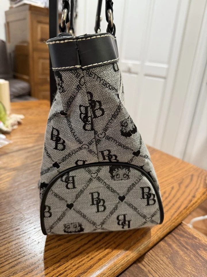 Bolso de mano Betty Boop vintage bolso negro monograma por todas partes logotipo estampado “BB” Foto 3 de 4