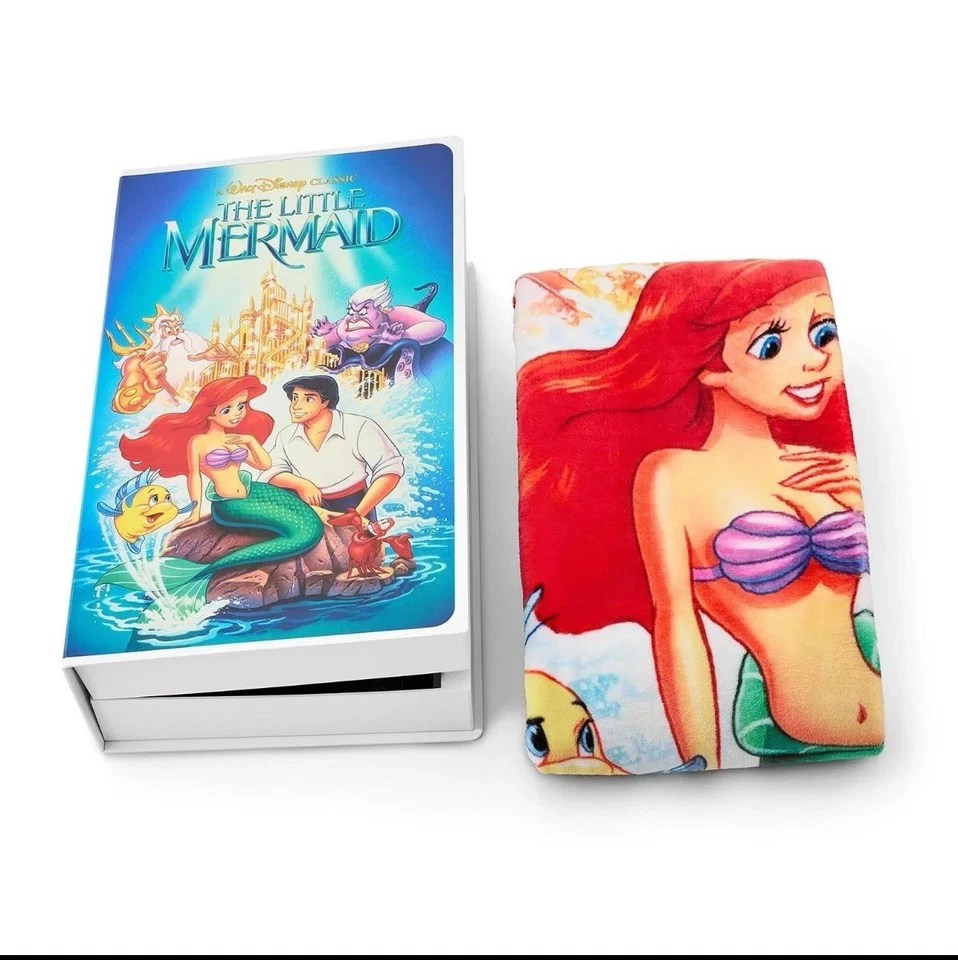 Disney La Sirenita Clásico Retro VHS En Caja Tacto de Seda Tiro, 50" x 70" Foto 2 de 4