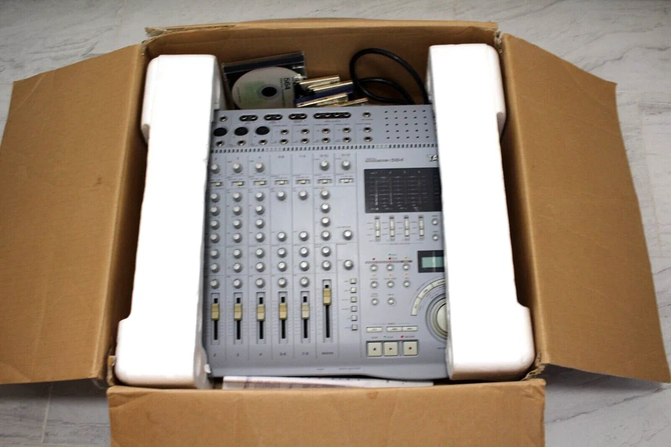 Tascam 564 Digital PortaStudio minidisc mixer recorder, WORKS SOLD AS-IS - Image 2 of 4