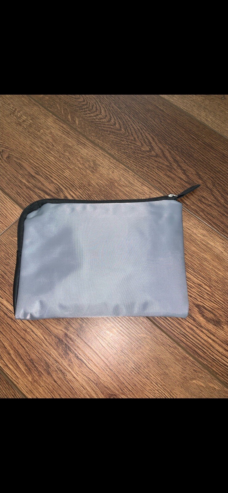 SAOLA Delta Airlines: kit toilette TUMI prima classe e borsa con cerniera: solo calze e borsa