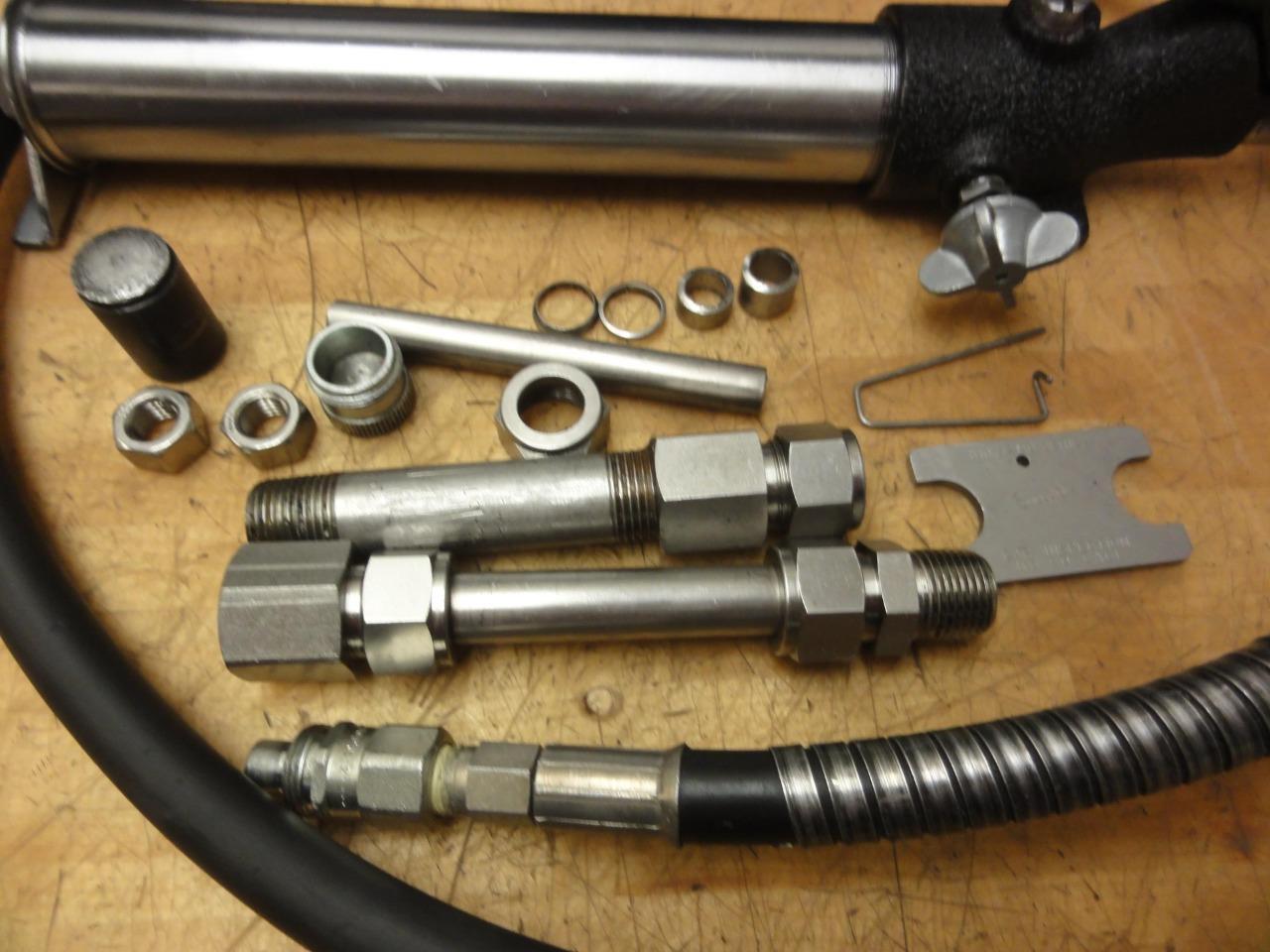 CLEAN 5/8" Swagelok 1010 Hydraulic Swaging Tool, hand pump, case, Swage