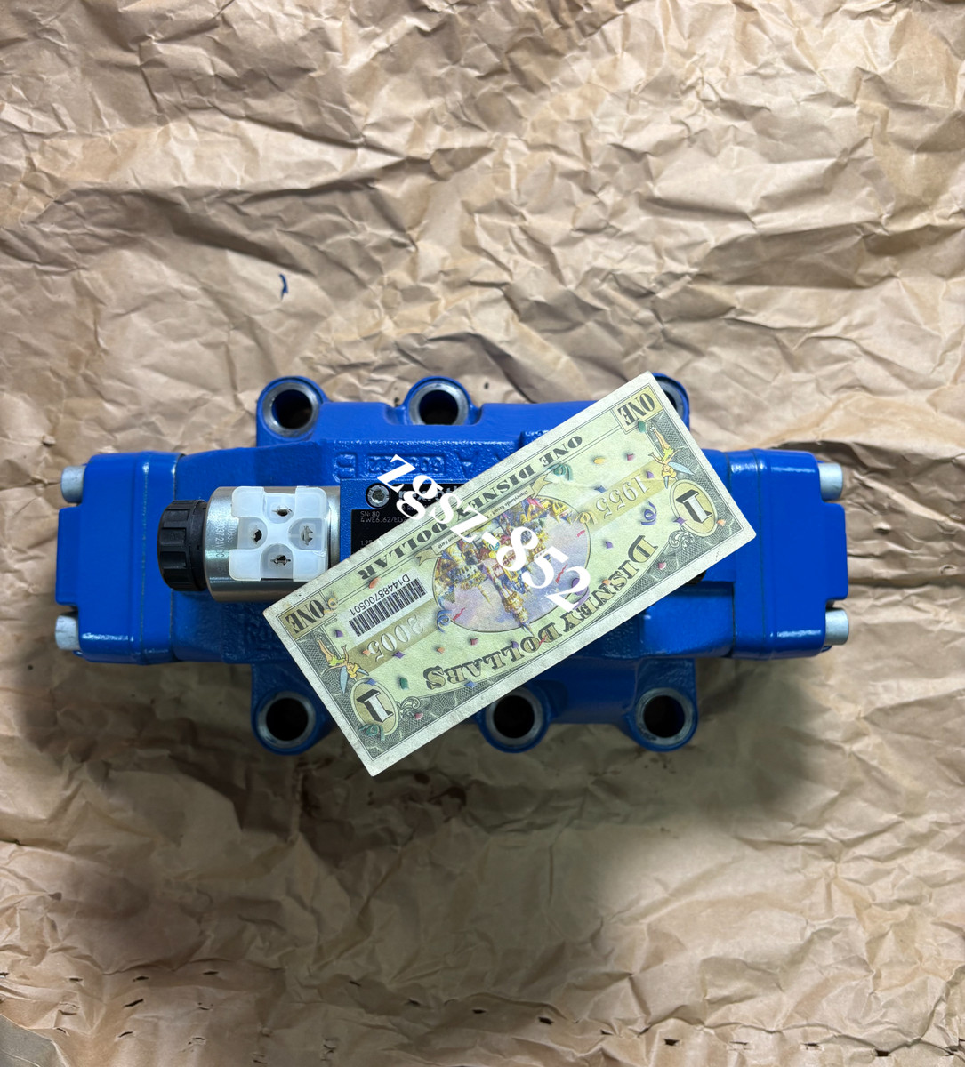 4WEH32E6X/6EG24N9ETK4 NEW REXR0TH VALVE R900926896 Fast Shipping