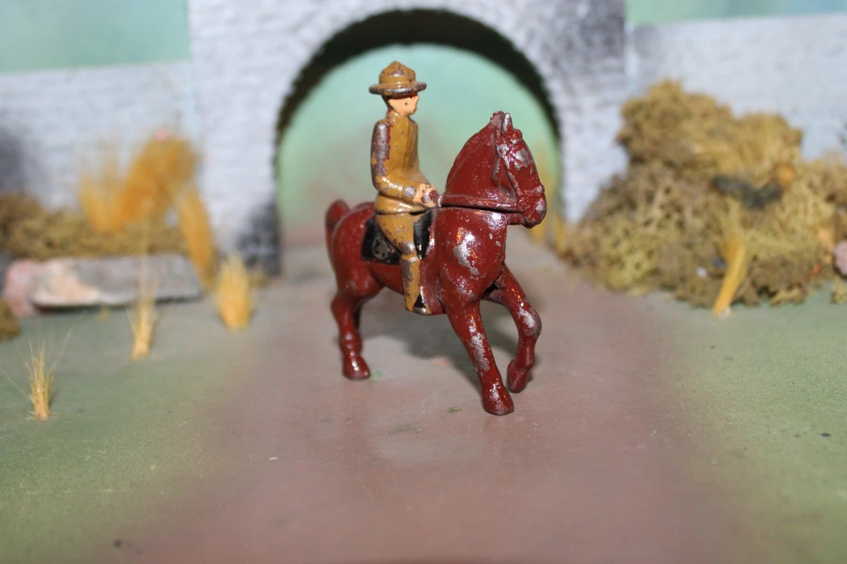 ORIGINAL GREY IRON CAST TOY OFFICER SOLDIER ON HORSE FIGURE -1930