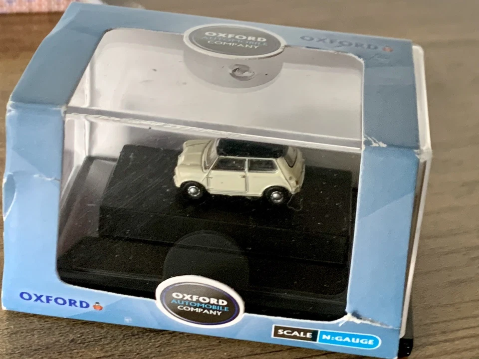 N Gauge~Oxford Diecast Classic Mini Car~Old Engish White & Black~Model Railways  - Image 2 of 4