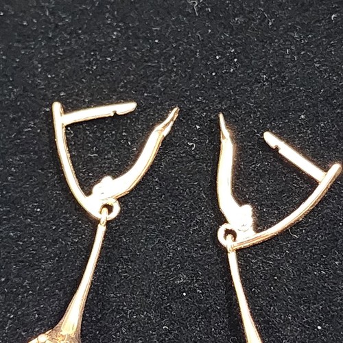 Omega-Ohrringe mit Kunstperlen 1 Zoll Tropfen roségoldfarben - Bild 4 von 7