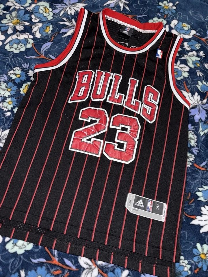 Camiseta De Colección Michael Jordan Chicago Bulls 23 Adidas Talla Pequeña Para Hombre Negra Roja Foto 3 de 4