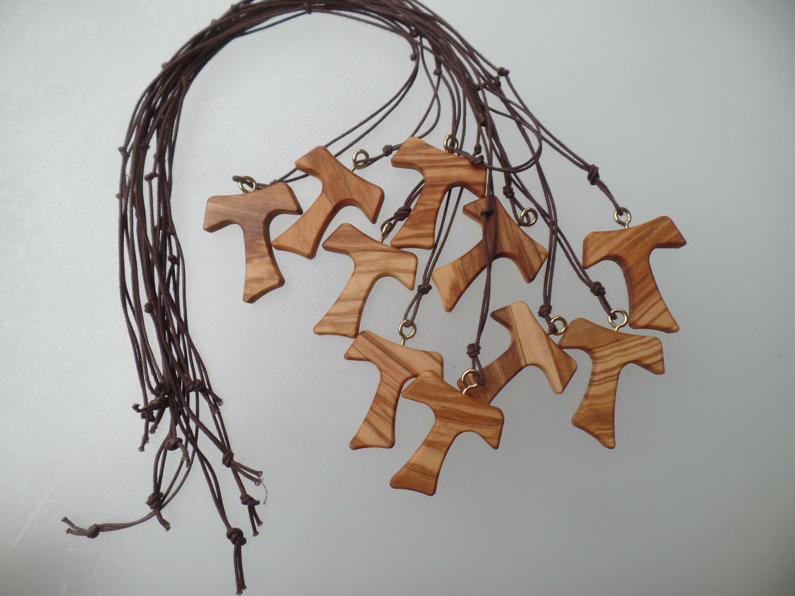 Tau-Kreuz Olivenholz 4 cm 10 Stück mit Kordel sw Franziskaner Kreuze Taukreuz