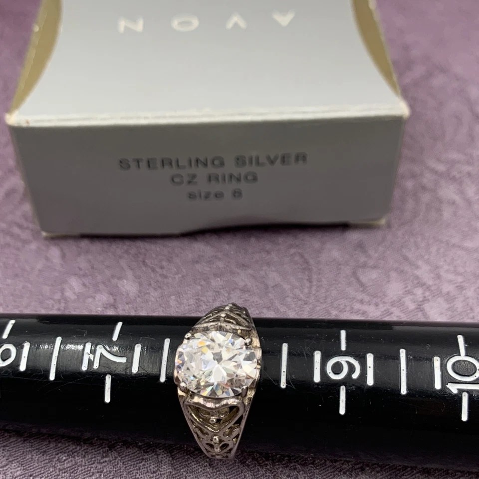Anillo de plata esterlina Avon ovalado circonita cúbica talla 8 nuevo en caja original Foto 2 de 4