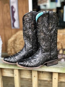 black sparkly cowgirl boots