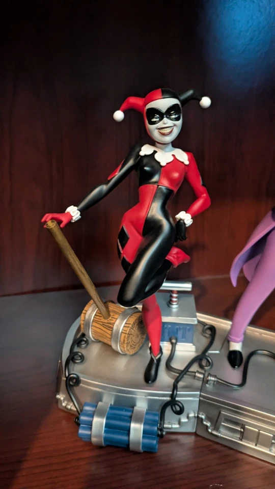 Estátuas Iron Studios Batman série animada Coringa e Harley Quinn escala arte 1/10 - Imagem 4 de 4