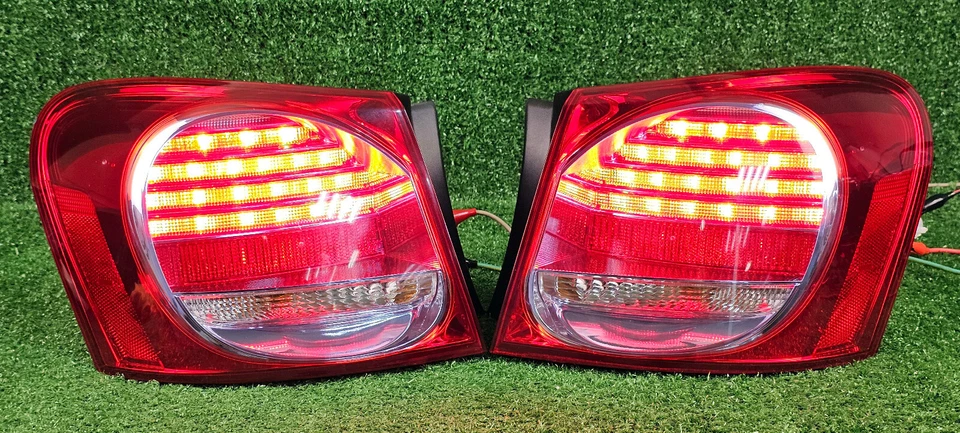 Juego completo de luces traseras LED híbridas Lexus GS350, GS450H 2006-2011 OEM usadas Foto 2 de 4