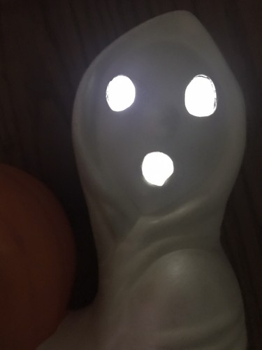 12” Vintage Ceramic Halloween Ghost Holding Pumpkin Halloween Jack-o-lantern - Picture 7 of 12