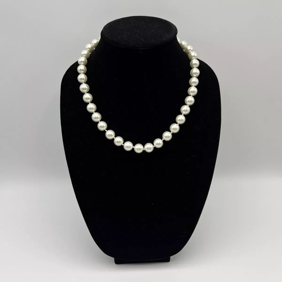 How to wear long pearl necklace - Majorica News