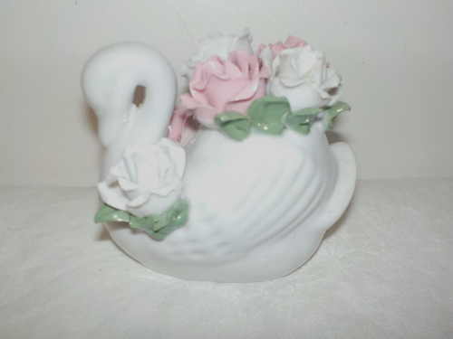 Vintage Porcelain Swan with Roses Very Nice! - Picture 3 of 6