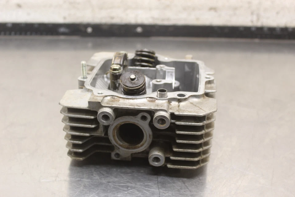 1988 Honda FourTrax 200 TRX200SX 2x4 ENGINE TOP END CYLINDER HEAD I112 Foto 2 de 4