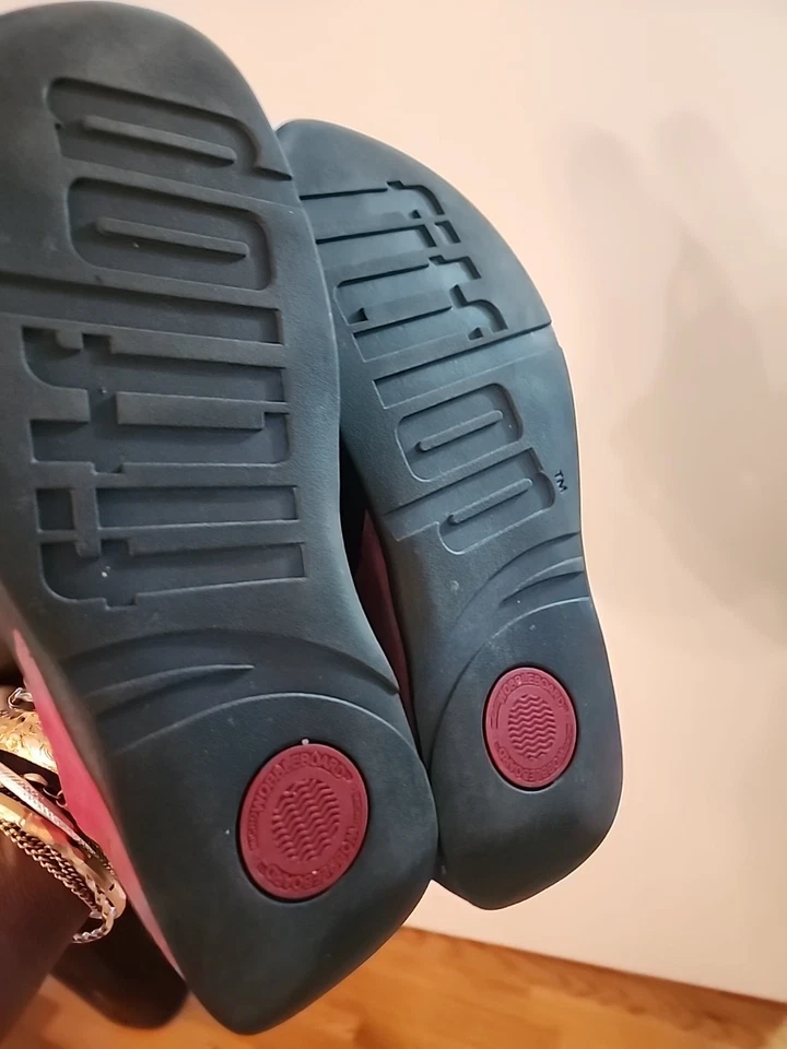 Sandalias de cuña Fitflop Lulu con puntera sin cordones talla 10 rojas de gamuza usadas en excelente estado Foto 4 de 4