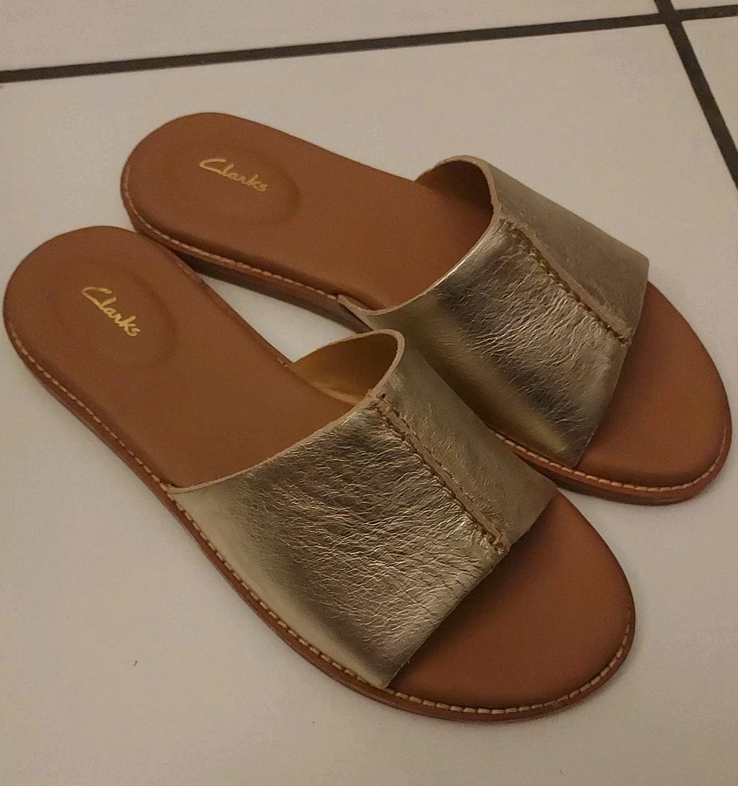 CLARKS Karsea Mule donna champagne nuovo wo box taglia US 6 5 (funziona piccolo)