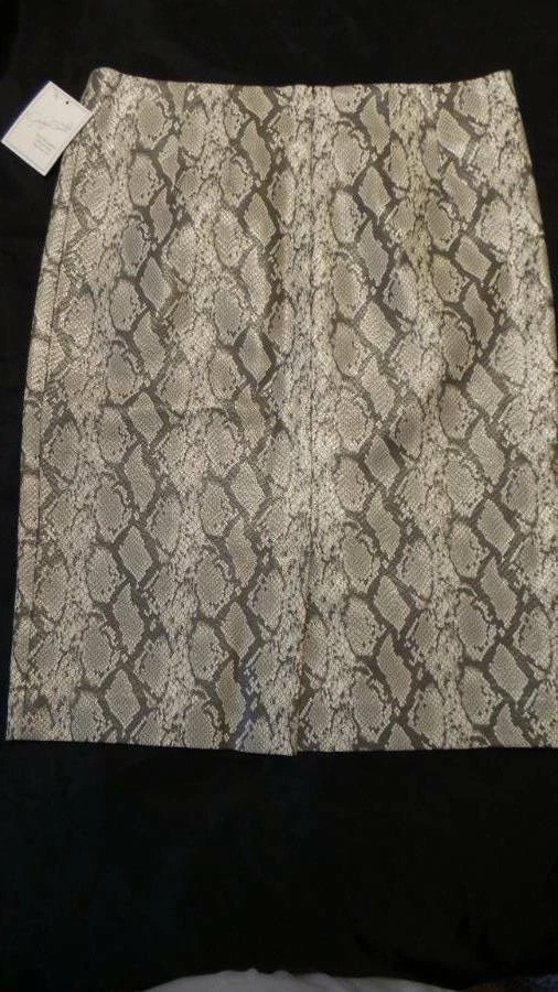 NUEVO CON ETIQUETAS ~ FALDA JACLYN SMITH Gris Marfil Estampado Serpiente Imitación Cuero Forrado Mujer S Foto 2 de 2