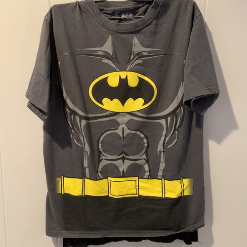 DC Comics Mens Batman T-Shirt with Cape 