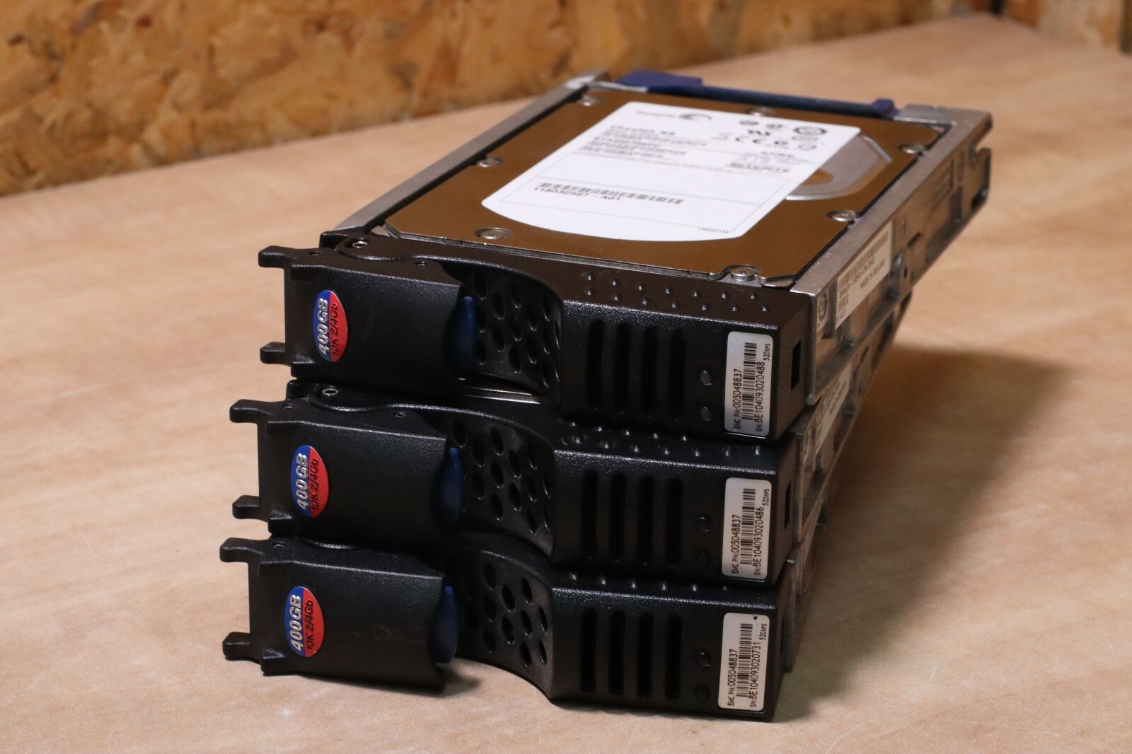 005048837 EMC HDD / CX-4G10-400 400GB 10K 4GB FC Nowa wersja, limitowana wyprzedaż