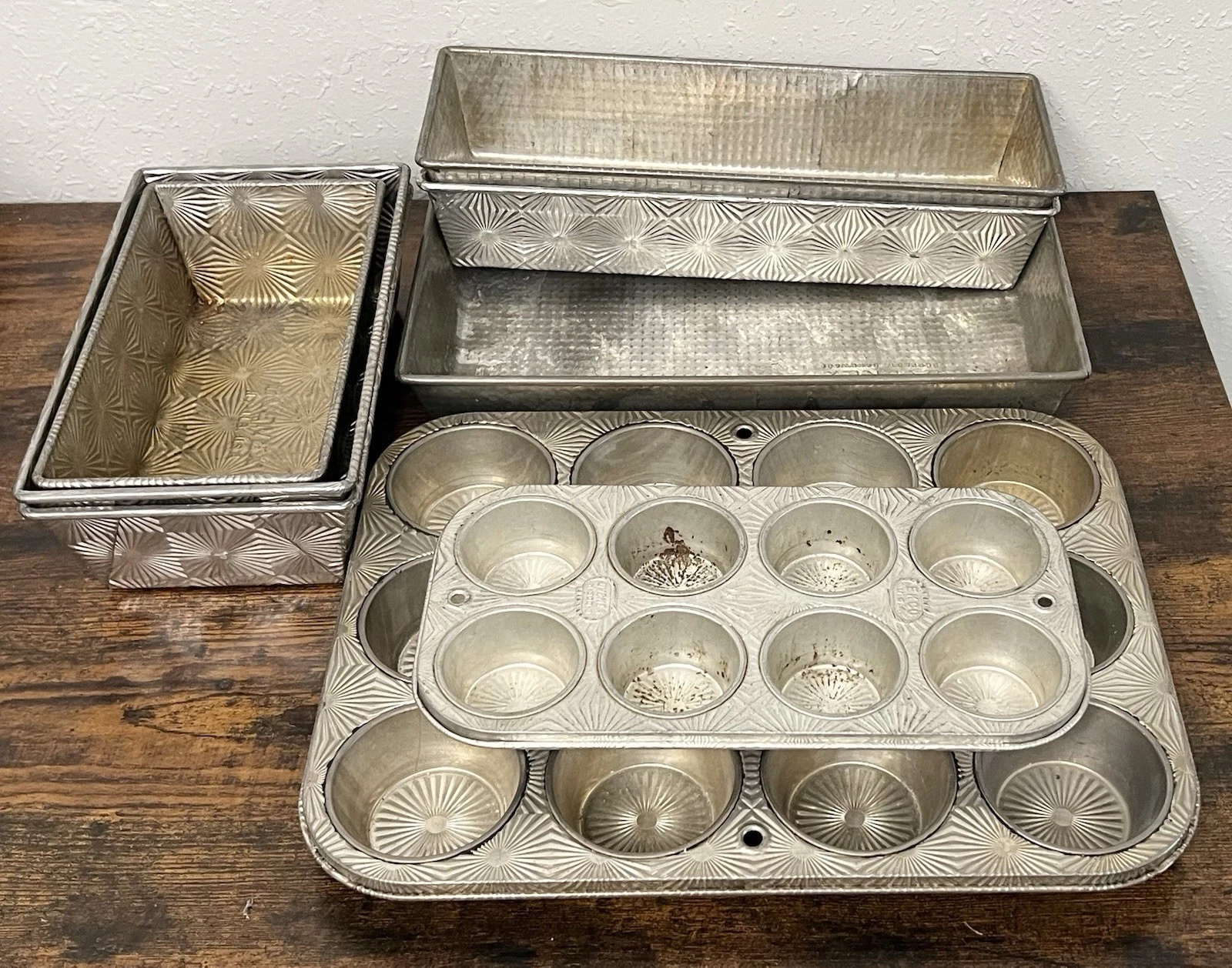 LOT 8 Ovenex Ekco Mini Muffin Bread Loaf Pan Cake Cupcake Tin Metal
Opens in a new window or tab