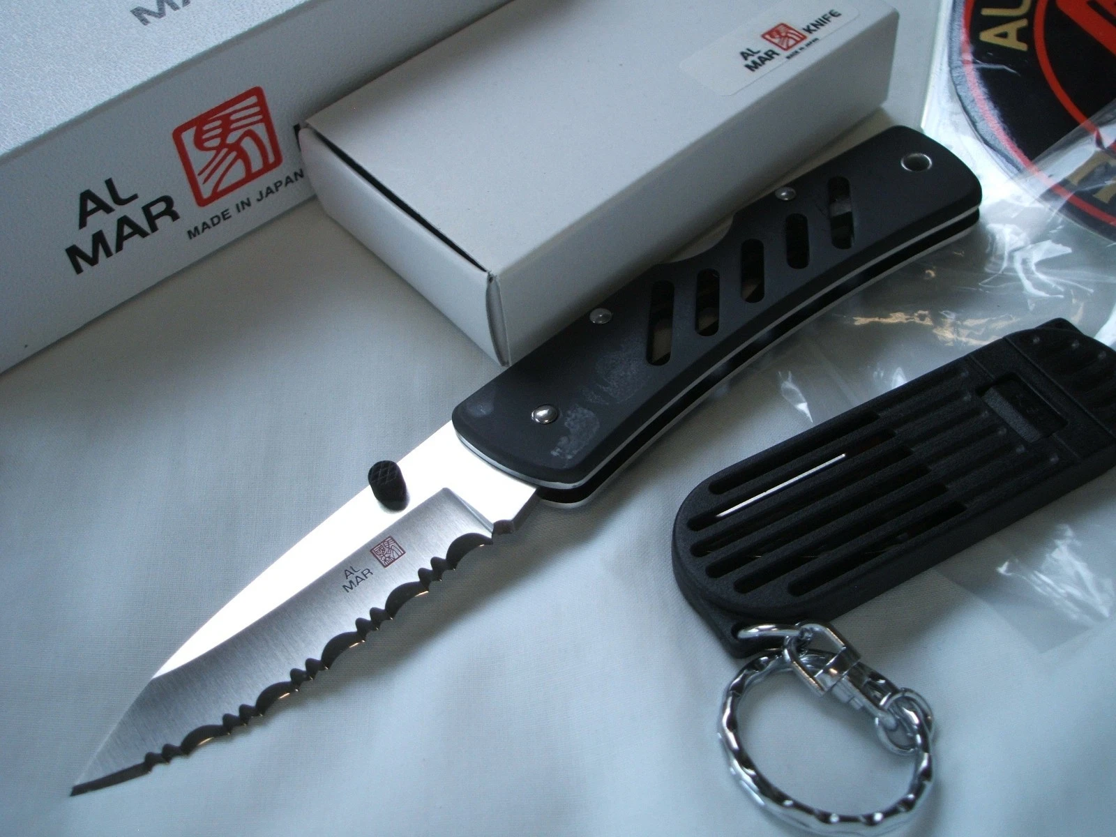 RARE Vintage Al Mar Police folding knife SE edge. New old stock with box / pin.
Opens in a new windo