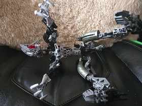 2004 LEGO Bionicle Warriors Toa Lhikan and Kikanalo 8811 Incomplete