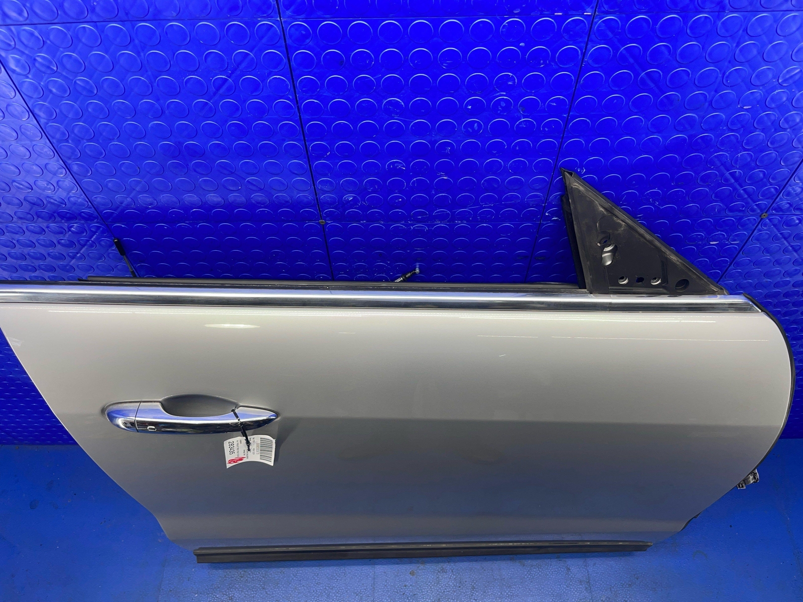 2017-2022 MASERATI LEVANTE FRONT RIGHT DOOR **NO GLASS** GRIGIO METTALLIC (817)