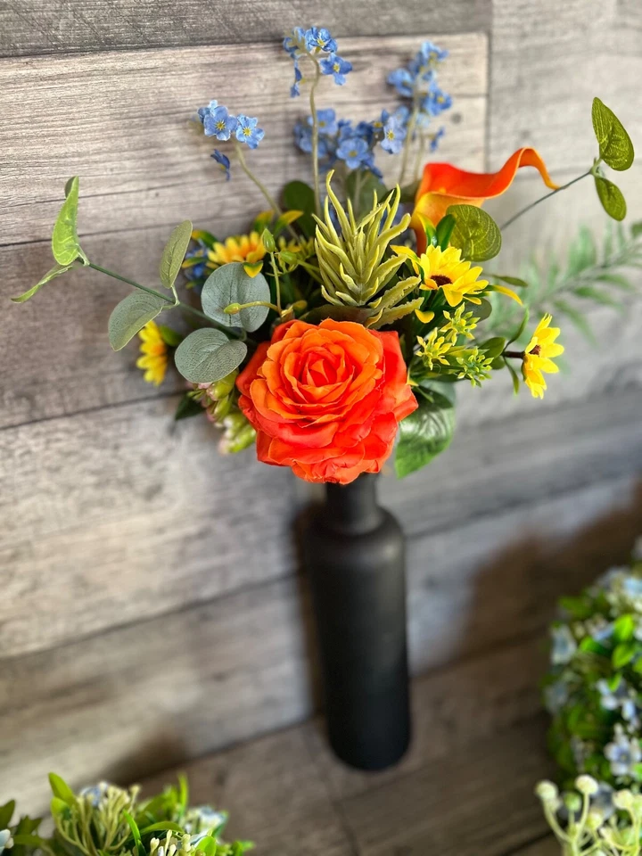 Ramo de flores realista, no me olvides, girasol, rosa, arreglo de eucalipto Foto 2 de 4