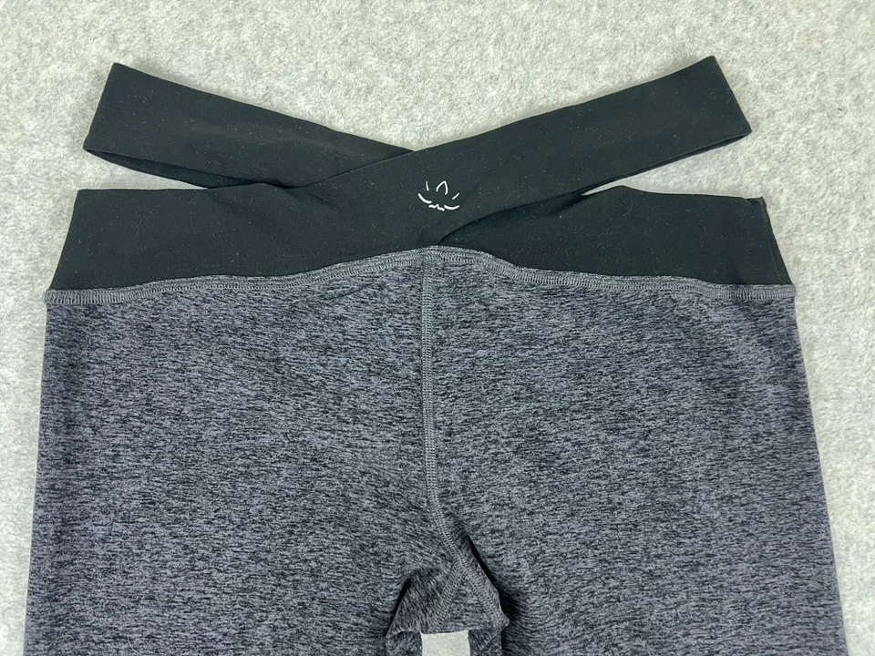 Beyond Yoga XL Cintura Alta Cruzada Negro Jaspeado Gris Leggings Hechos en EE. UU. Foto 3 de 4