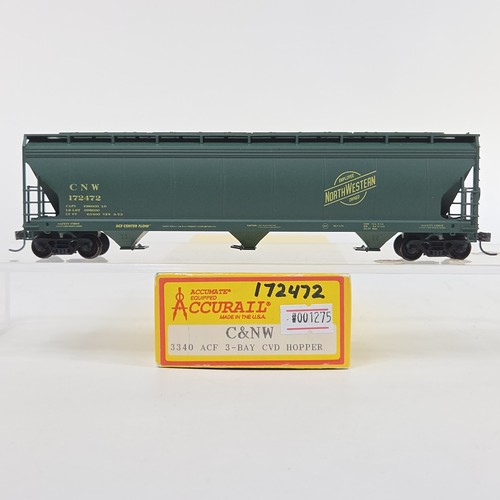 Tolva cubierta Accurail escala HO Chicago y North Western C&NW #172472 3 bahías | Zustand: New