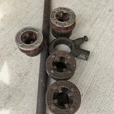 TOLEDO Pipe Threader No 11 With 8 piece Die Heads Set Including Ratcet & handle