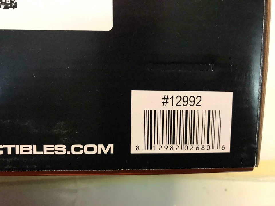 Greenlight GMC 150 CHEVRON 1950 with vintage Gas pump 1/18 12992 - Immagine 2 di 2