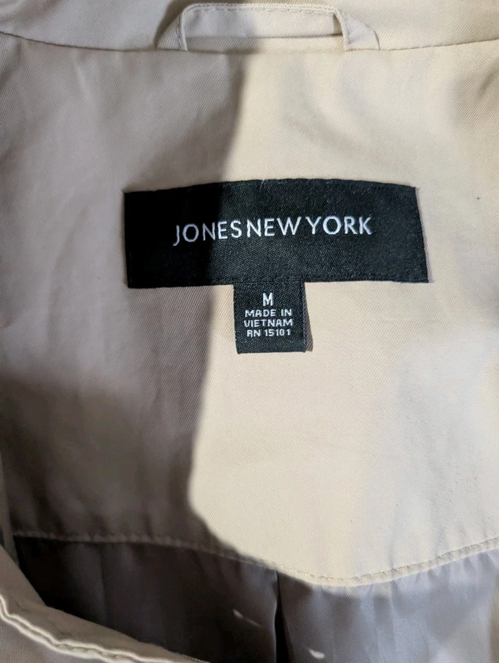 Jones New York women's beige trench coat in size M. - Image 2 of 4