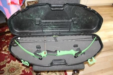 Green Genesis Left Handed target bow and Plano case