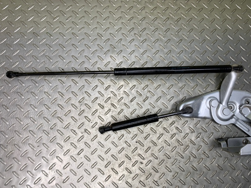 Bentley Continental GT 2004-2009 FRONT+LEFT+OUTER Hood strut