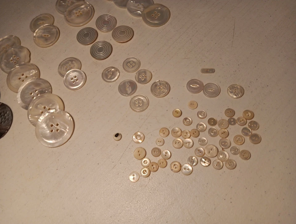 Pearl Shell Vintage Buttons Lot - Image 4 of 4