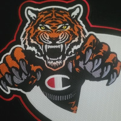 Champion Tiger LG. Camiseta parche bordado hombre vintage negra - Imagen 1 de 4
