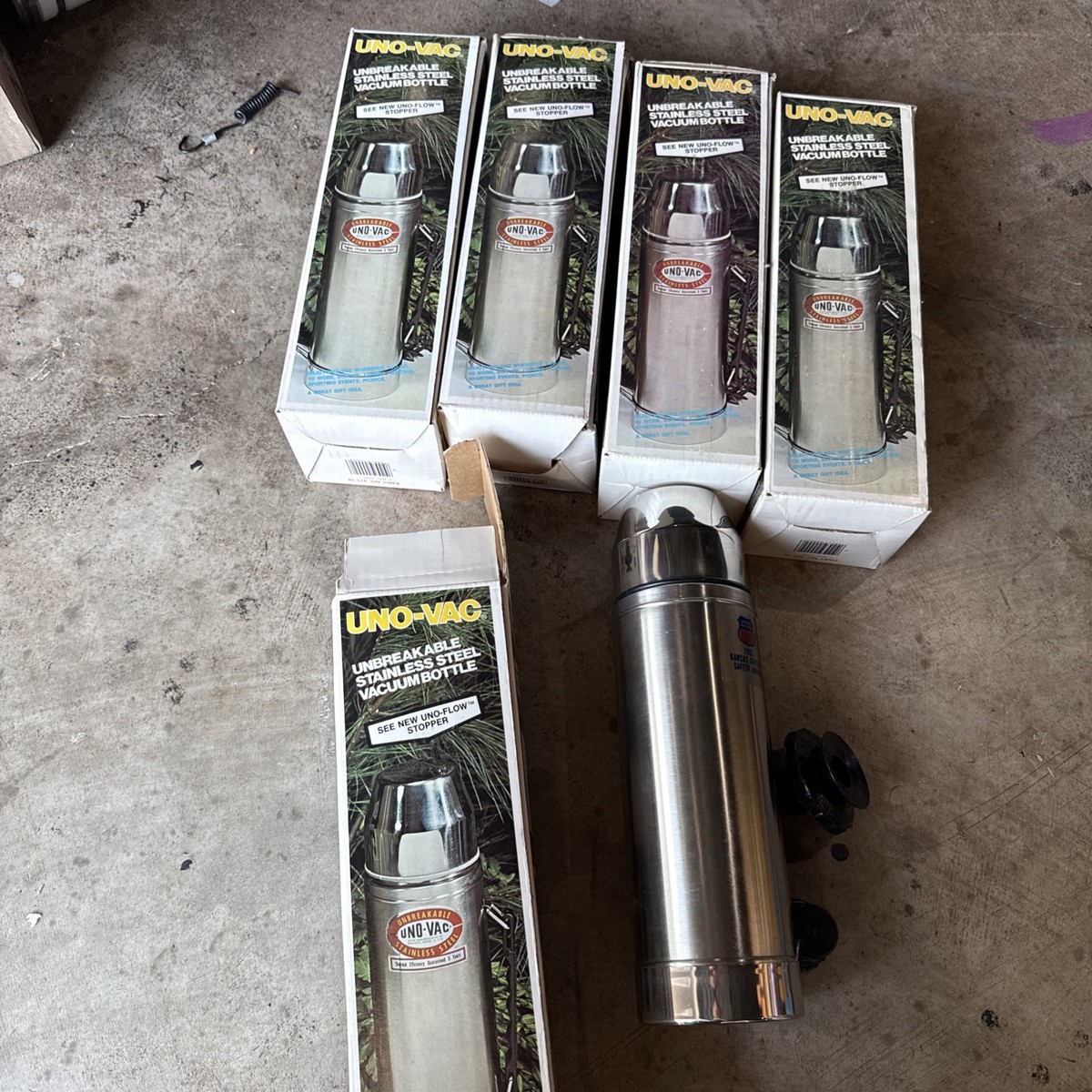 UNO-VAC Unbreakable Stainless Steel Vacuum Bottle QT W/Vinyl Handle Open  Box