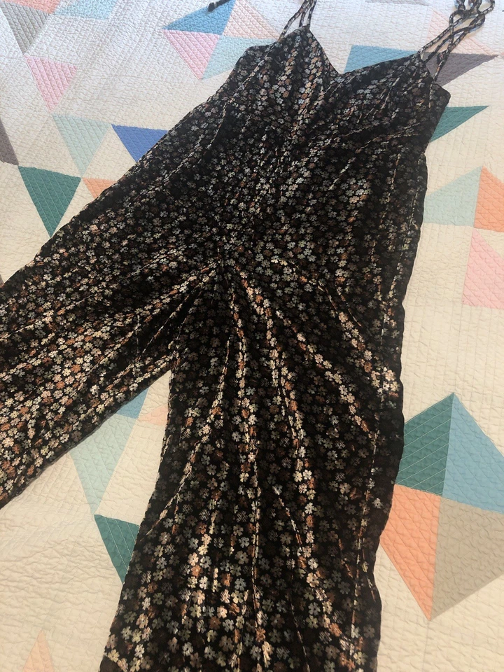 Женский комбинезон Madewell размер 10 бархатный богемный готический черный с цветочным узором на плечо - Изображение 3 из 4